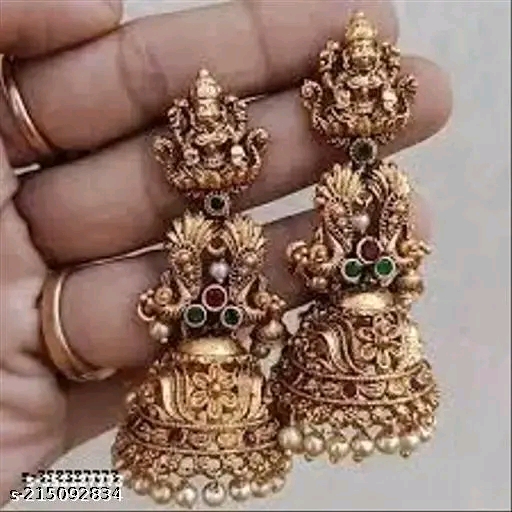 Elegant gold earrings