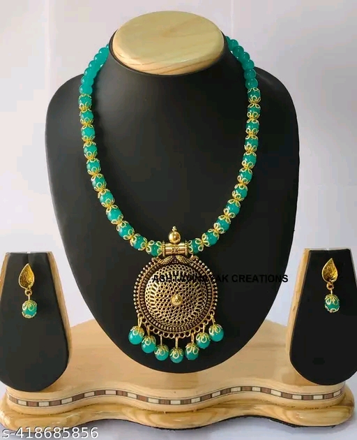 Stones Beats jewellery set