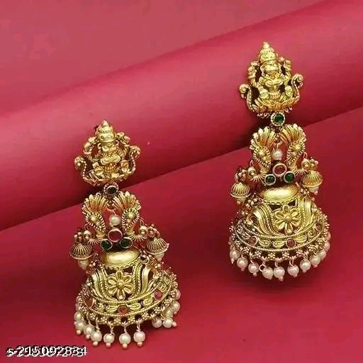 Elegant gold earrings