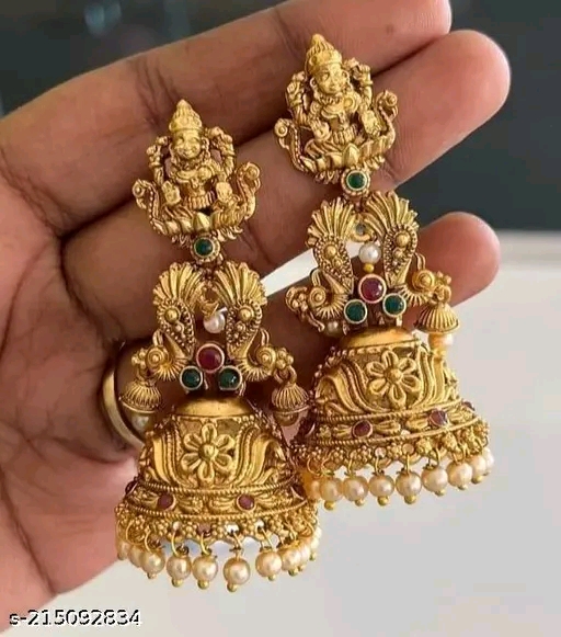 Elegant gold earrings