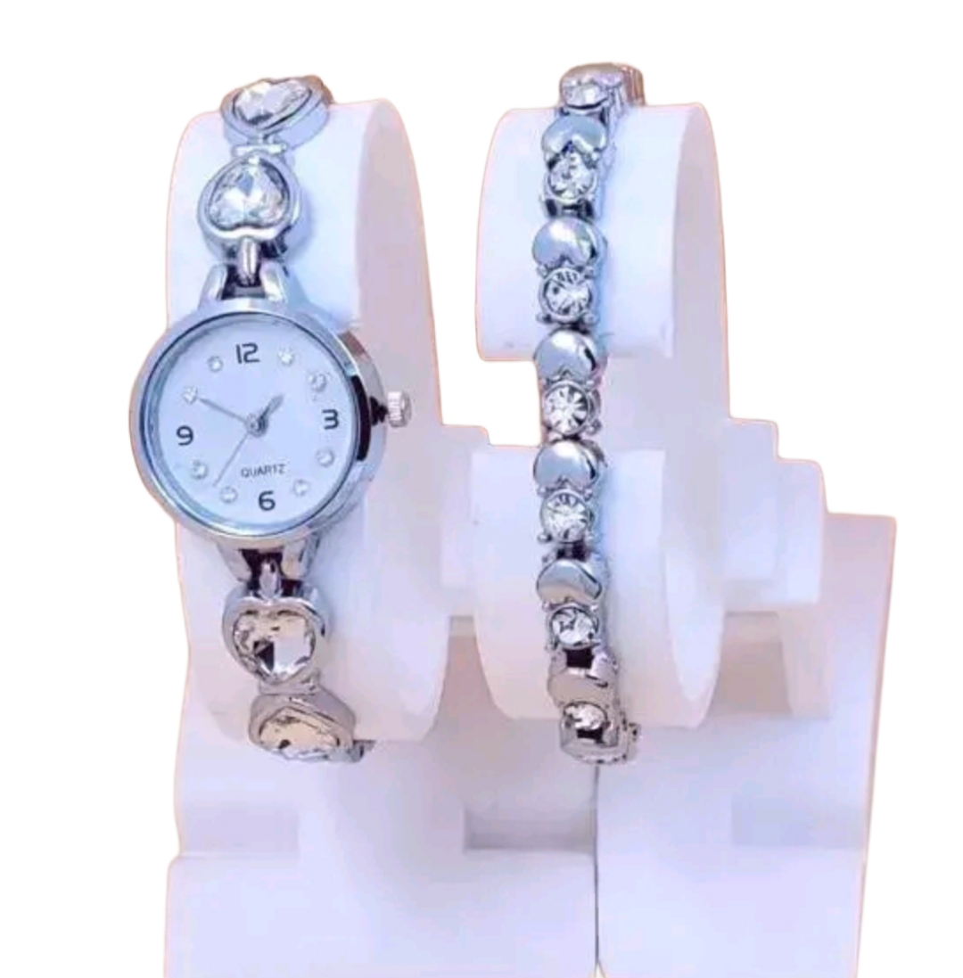 Analog bracelet watch